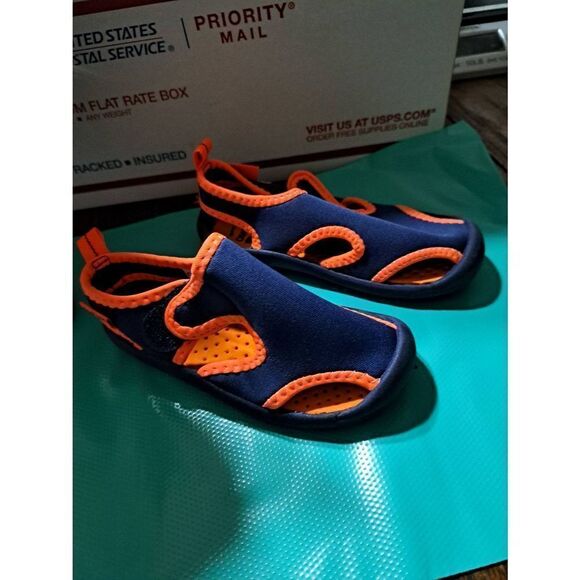 New Unisex 7M Oshkosh B'Gosh Summer Hook and Loop Quick Dry Sandals Water Shoes - Picture 1 of 6